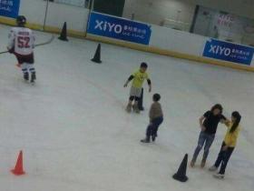 200萬能夠(gòu)建設多大的室内真冰溜冰場(chǎng)？