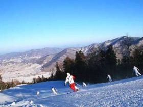 壓雪車屬於(yú)什麽類型的滑雪場設備(bèi)？