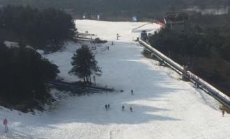 室外滑雪場(chǎng)應不應該安裝纜車(chē)？