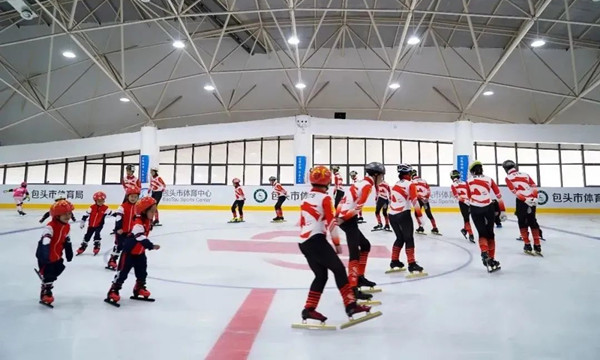 包頭市體育中心滑冰場(chǎng)正式啓動(dòng) 3