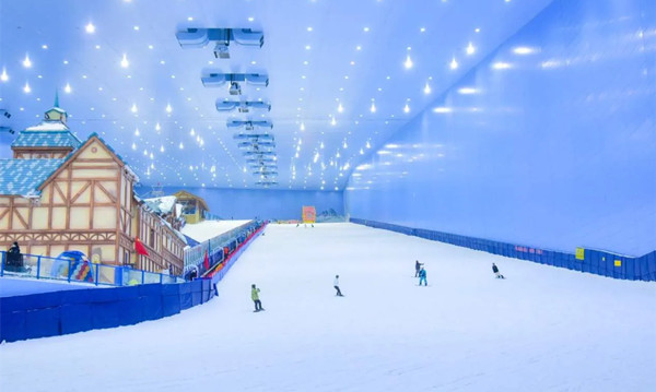 室内滑雪場投資多少