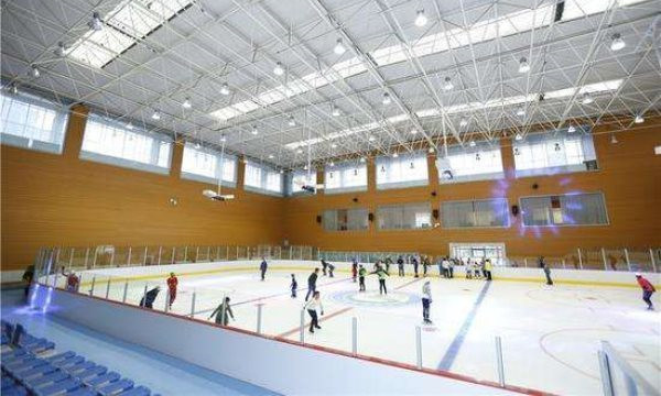 室内滑冰場投資多少錢