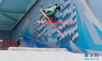 炎炎夏日 冰雪運動(dòng)“熱”起來(lái)