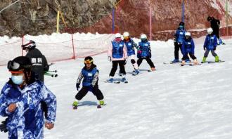暑假期間，北京周邊“反季滑雪”熱度更勝往年