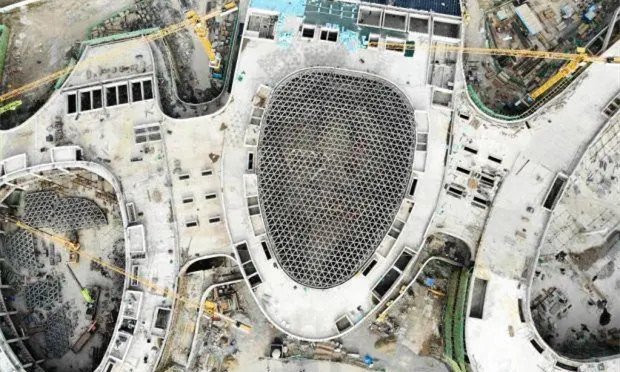 9月26日拍攝的在建的哈爾濱四季冰雪旅遊項目（無人機照片）。