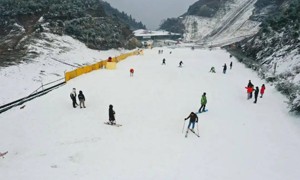 浙江金華武義千丈岩滑雪場