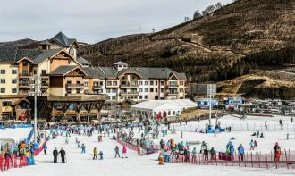 以“冰雪之弧”爲引 河北加快冰雪産(chǎn)業國(guó)際化步伐