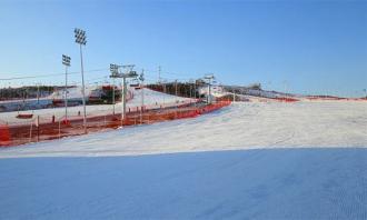 山西：新雪季将至 滑雪場造雪忙優惠多